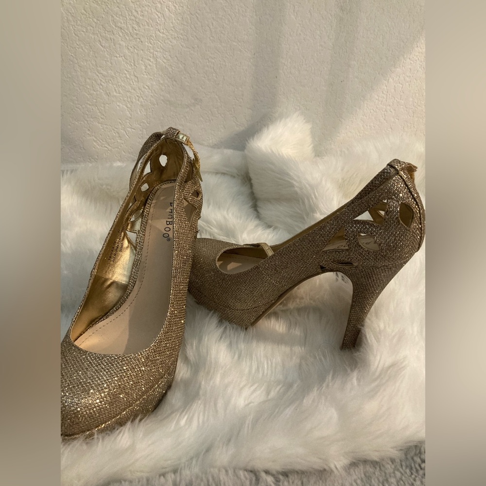 Forever 21 BAMBOO Metallic Gold Platform Pump Glitter High Heels Shoes